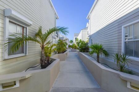 New Casa Caribe By Brightwild- Two-Story Condo Rooftop Pool Key West Bagian luar foto