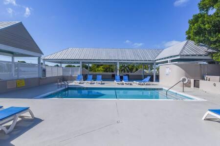 New Casa Caribe By Brightwild- Two-Story Condo Rooftop Pool Key West Bagian luar foto