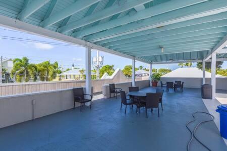 New Casa Caribe By Brightwild- Two-Story Condo Rooftop Pool Key West Bagian luar foto