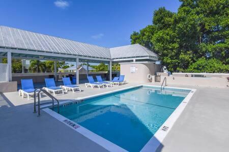 New Casa Caribe By Brightwild- Two-Story Condo Rooftop Pool Key West Bagian luar foto