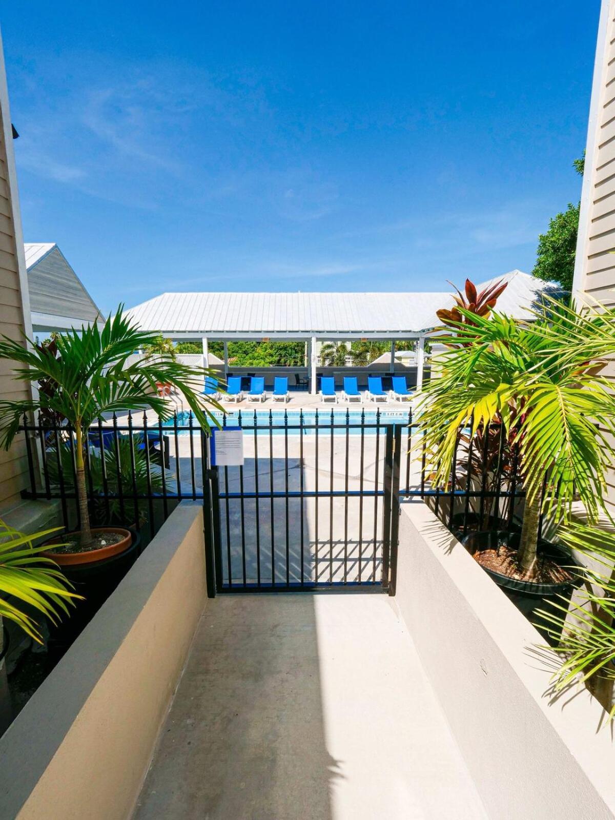 New Casa Caribe By Brightwild- Two-Story Condo Rooftop Pool Key West Bagian luar foto